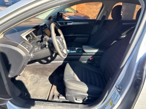 Used 2018 Ford Fusion SE w/ Fusion SE Technology Package FWD image 15