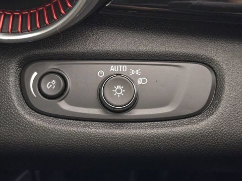 Used 2024 Chevrolet Trax RS FWD image 22