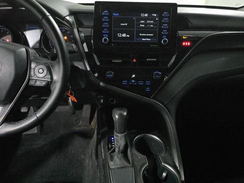 Used 2021 Toyota Camry SE FWD image 13