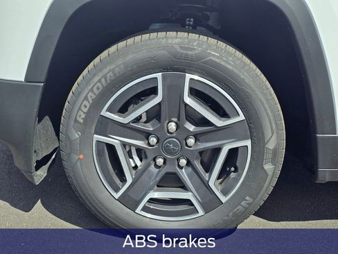 New 2026 Jeep Cherokee Limited image 9