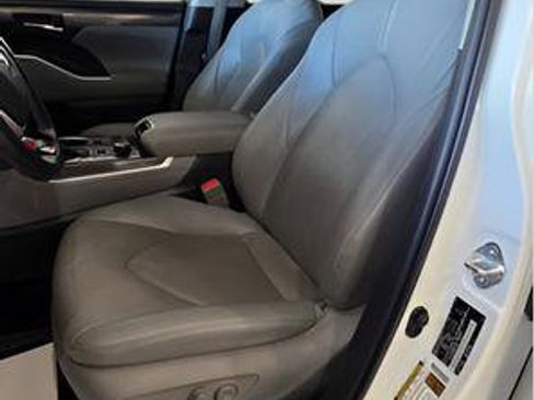 Used 2022 Toyota Highlander Limited image 14