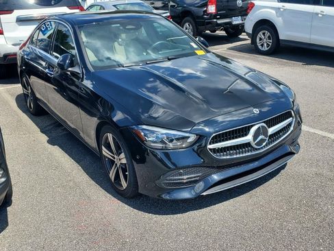Used 2025 Mercedes-Benz C 300 4MATIC Sedan image 2