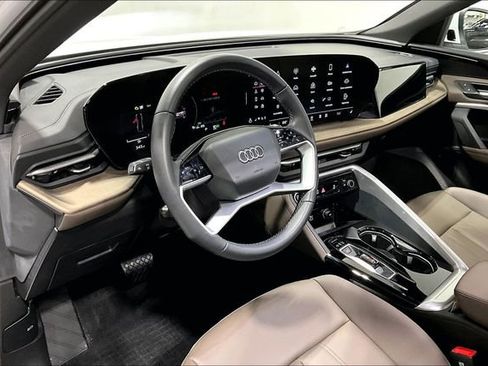 Used 2025 Audi Q5 Premium w/ Convenience Package image 12