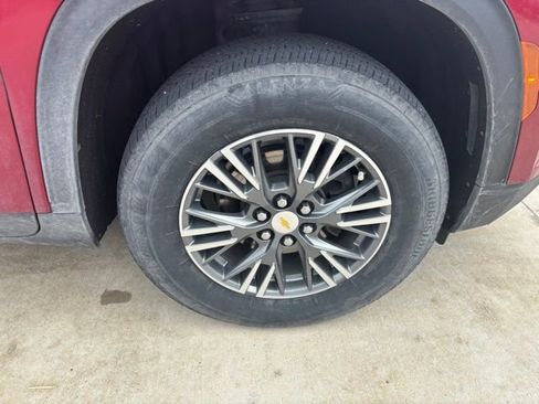Used 2024 Chevrolet Traverse LT FWD image 14
