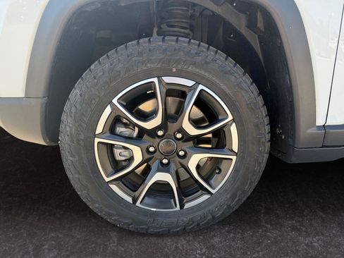 Used 2025 Jeep Compass Trailhawk AWD/4WD image 25