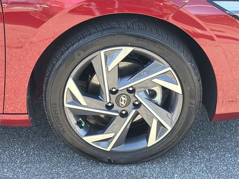 Certified 2025 Hyundai Elantra Sport image 12