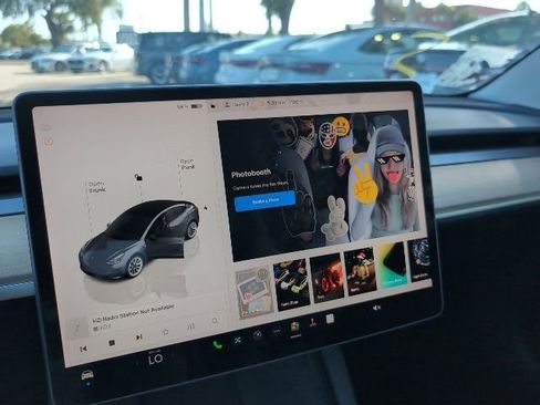 Used 2022 Tesla Model 3 Standard Range RWD image 18