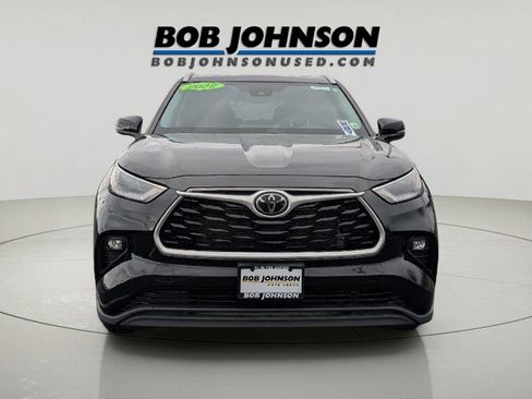 Used 2022 Toyota Highlander XLE image 6