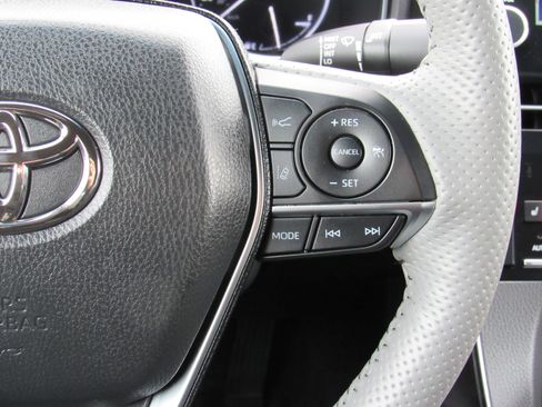 Used 2019 Toyota Avalon Limited image 21