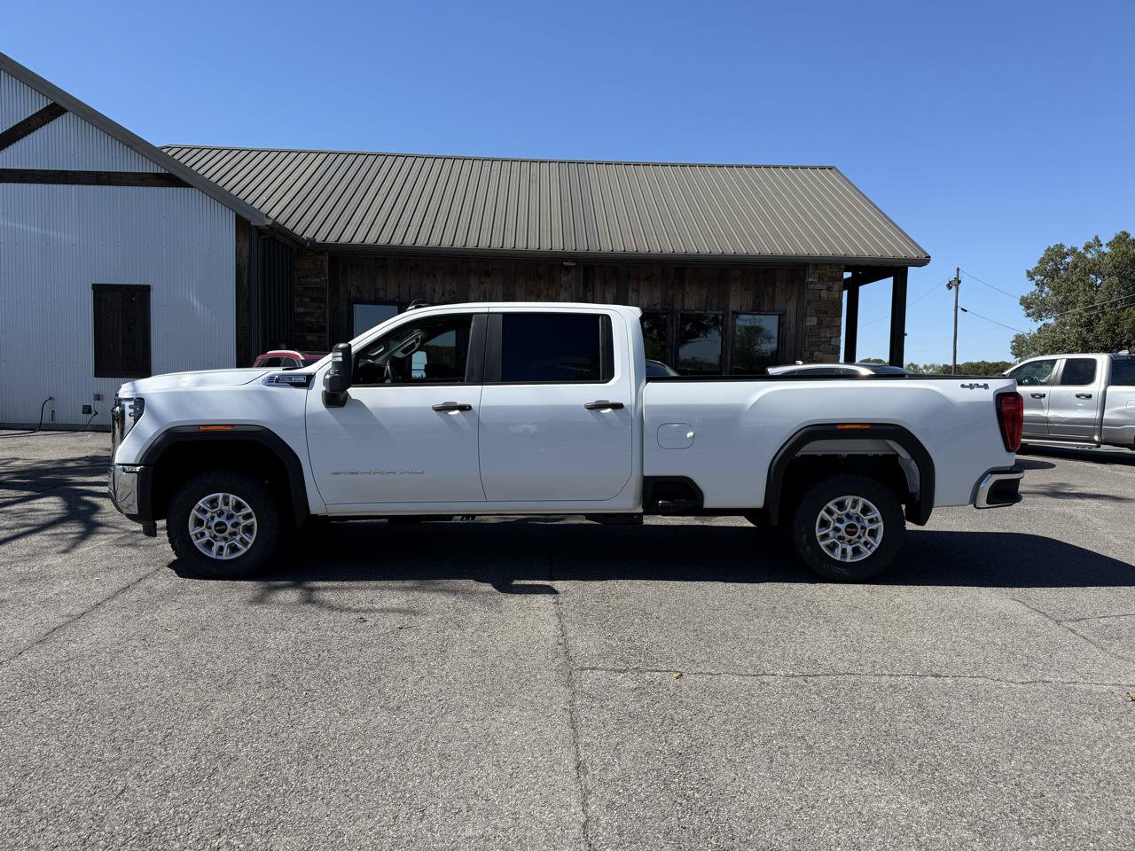 Used 2024 GMC Sierra 2500 Pro w/ Convenience Package AWD/4WD image 2