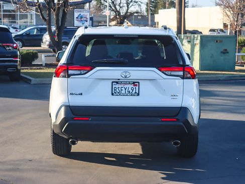 Used 2020 Toyota RAV4 XLE image 3