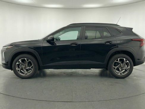 Used 2025 Chevrolet Trax LT w/ LT Convenience Package FWD image 5