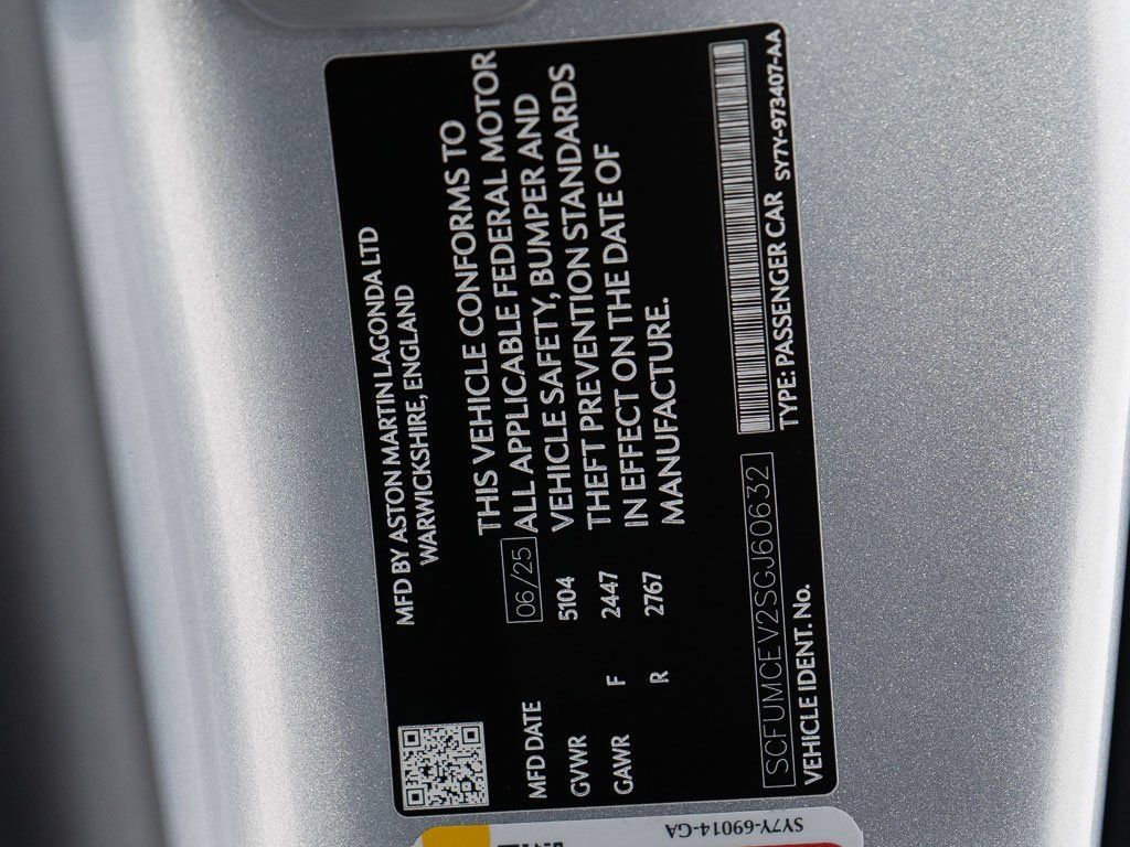 Used 2025 Aston Martin Vanquish RWD image 44