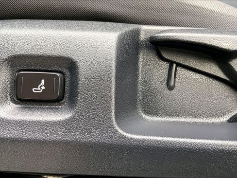 Used 2024 Toyota Tacoma SR image 33