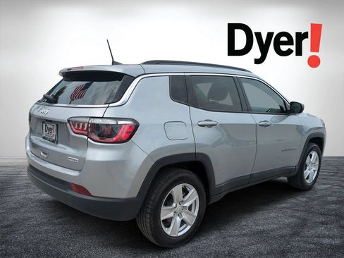 Used 2022 Jeep Compass Latitude w/ Convenience Group AWD/4WD image 3