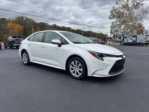 Used 2021 Toyota Corolla LE image 5