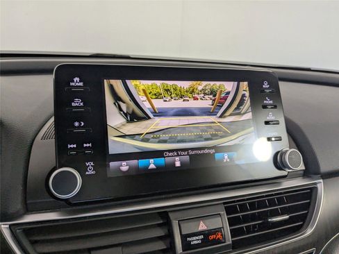 Used 2018 Honda Accord Touring image 18