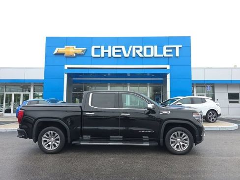 Used 2023 GMC Sierra 1500 Denali AWD/4WD image 2