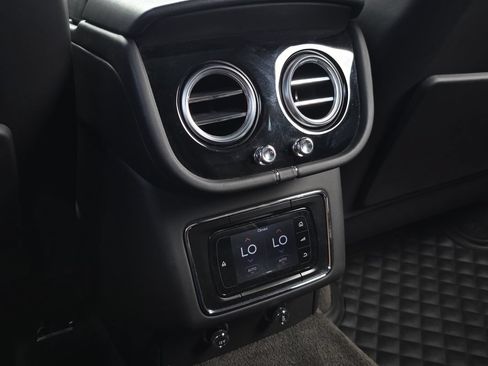 Used 2018 Bentley Bentayga AWD/4WD image 28