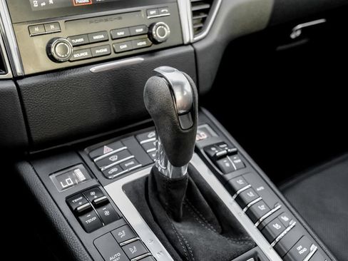 Used 2018 Porsche Macan GTS AWD/4WD image 27