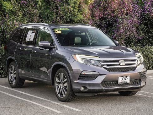 Used 2017 Honda Pilot Touring image 3