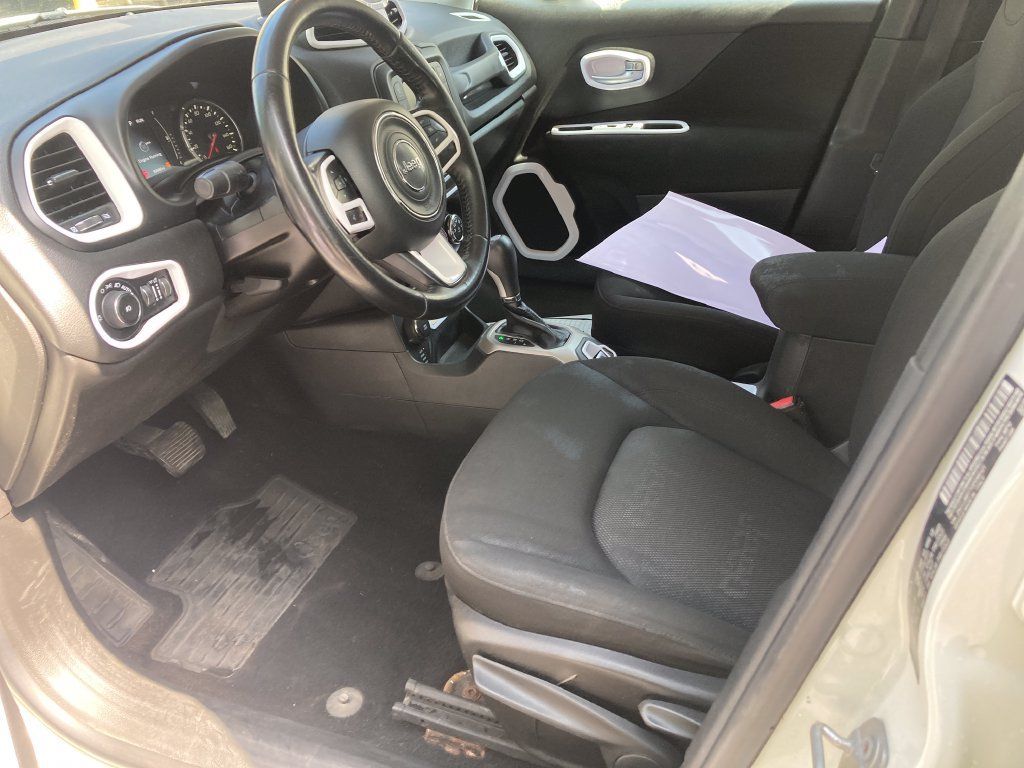 Used 2016 Jeep Renegade Latitude AWD/4WD image 12