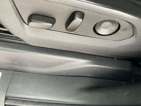 Used 2023 Chevrolet Silverado 1500 LT image 32