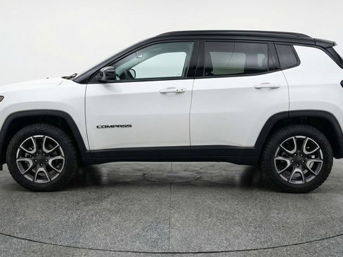 Used 2025 Jeep Compass Trailhawk AWD/4WD image 5