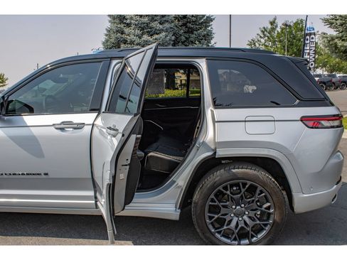 Used 2025 Jeep Grand Cherokee Summit w/ Obsidian Package AWD/4WD image 15