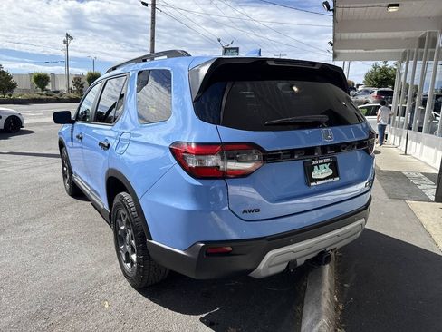 Used 2024 Honda Pilot TrailSport image 3