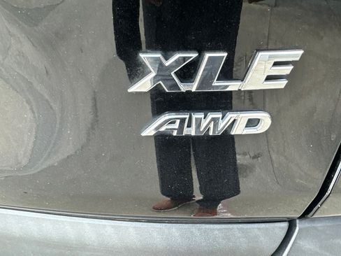 Used 2021 Toyota RAV4 XLE Premium AWD/4WD image 4