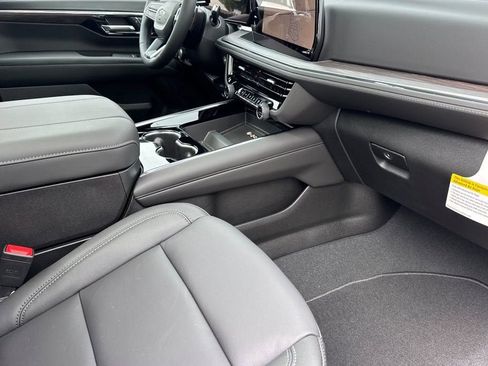 New 2026 Chevrolet Suburban Z71 w/ Z71 Off-Road Package AWD/4WD image 18