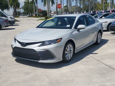 Used 2024 Toyota Camry LE FWD image 7