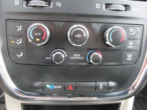 Used 2019 Dodge Grand Caravan SXT FWD image 13
