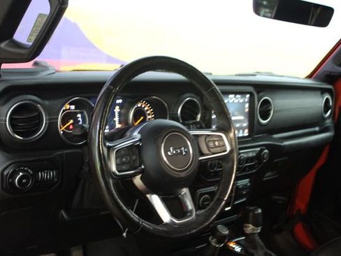 Used 2019 Jeep Wrangler Unlimited Sahara w/ Uconnect 4C Nav & Sound Group AWD/4WD image 14