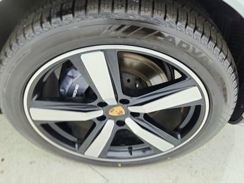 Used 2025 Porsche Cayenne Coupe AWD/4WD image 55