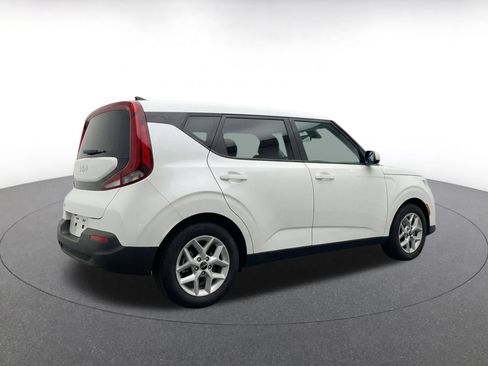 Used 2025 Kia Soul LX w/ LX Technology Package FWD image 9