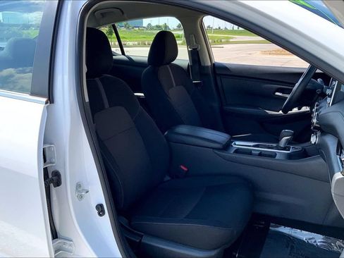 Used 2024 Nissan Sentra SV FWD image 7