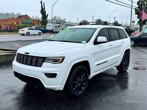 Used 2021 Jeep Grand Cherokee Laredo X AWD/4WD image 3