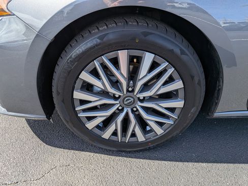 Used 2025 Nissan Altima 2.5 SV image 9