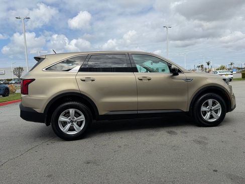 Used 2021 Kia Sorento LX AWD/4WD image 7