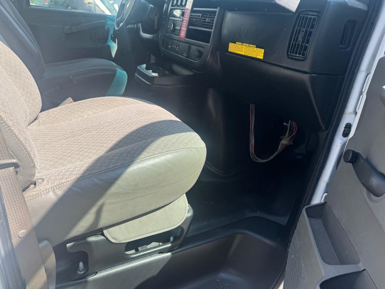 Used 2018 Chevrolet Express 2500 RWD image 14