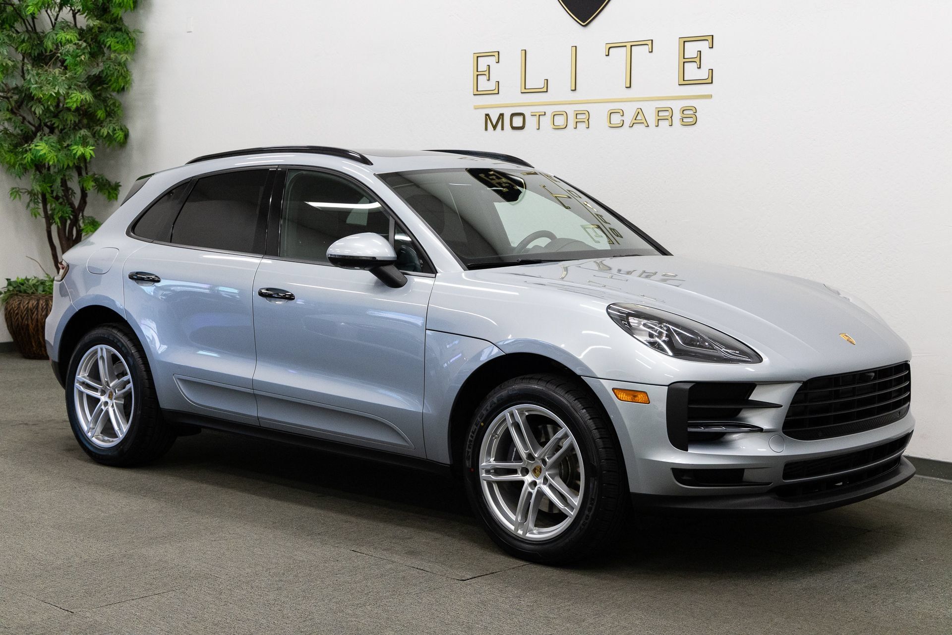 Used 2020 Porsche Macan AWD/4WD image 9