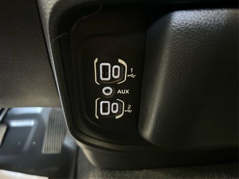 Used 2025 RAM 1500 Warlock AWD/4WD image 36