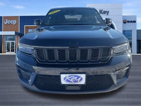 Used 2023 Jeep Grand Cherokee Altitude image 9