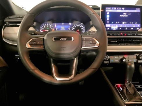 Used 2025 Jeep Compass Limited AWD/4WD image 5