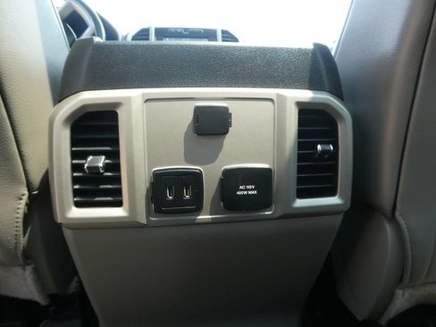 Used 2017 Ford F150 Lariat w/ Equipment Group 501A Mid AWD/4WD image 33