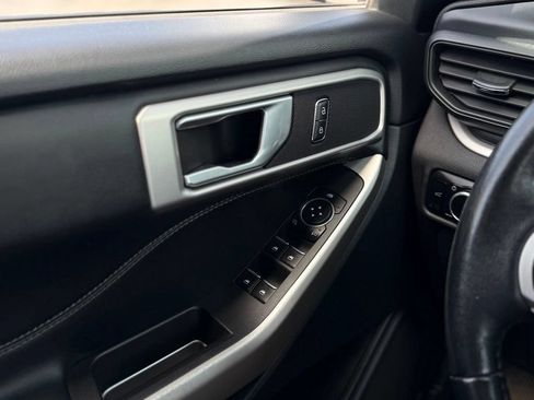 Certified 2023 Ford Explorer XLT AWD/4WD image 19