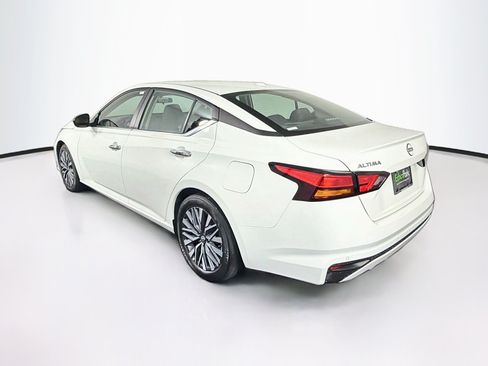 Used 2025 Nissan Altima 2.5 SV FWD image 5