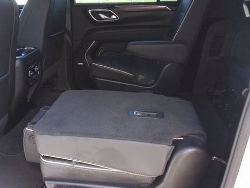Used 2024 Chevrolet Suburban Premier image 30